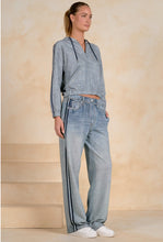 Load image into Gallery viewer, Elan JoJo Sweatpant Jeans