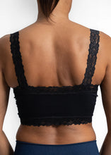 Load image into Gallery viewer, 1016 Solid Bra With Lace Trim
