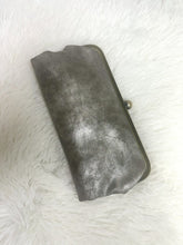 Load image into Gallery viewer, Karen Kiss Lock Clutch
