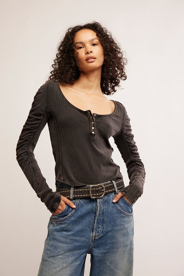 (取寄) フリーピープル レディース ホープ ヘンリー Free People women Hope Henley Black Free People Hope Henley Top | Vagabond Apparel Boutique