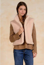 Load image into Gallery viewer, Elan Reversible Vest
