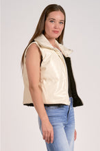 Load image into Gallery viewer, Elan Reversible Puff Vest
