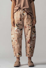 Load image into Gallery viewer, Vintage Floral Barrel Jeans
