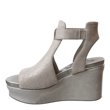Load image into Gallery viewer, RESTOCK! OTBT Mojo in Silver Wedge
